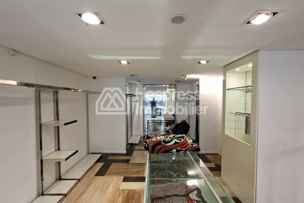 Commercial premises of 200 m² on Avenue de l'Atlas