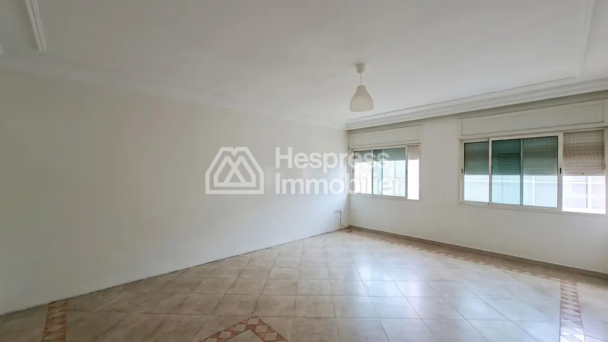 Apartment 81 m² 2 bedrooms to renovate Socrate