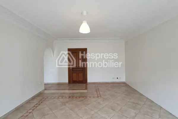 Apartment 81 m² 2 bedrooms to renovate Socrate