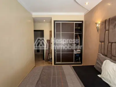 Apt 107 m² 2 chambres avec terrasse/cour