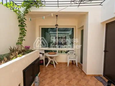 Apt 107 m² 2 chambres avec terrasse/cour
