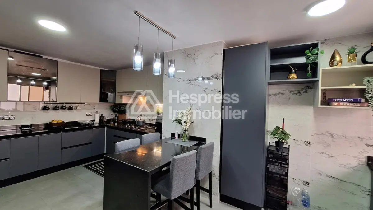 Apt/Bureau 197 m² 6 pièces en duplex face twin