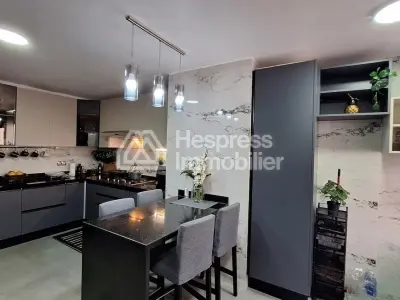 Apt/Bureau 197 m² 6 pièces en duplex face twin