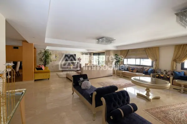 Apt 289 m² 4 chambres refait à neuf