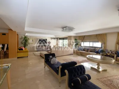 Apt 289 m² 4 chambres refait à neuf