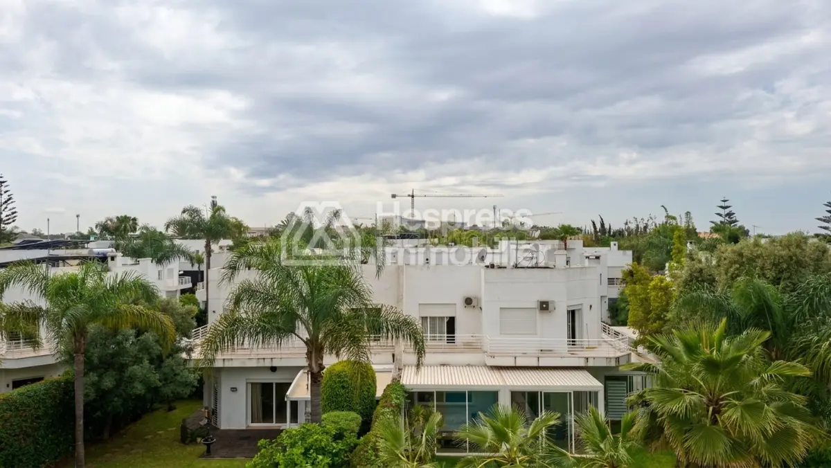 Villa 1061 m² 8 chambres plein sud calme