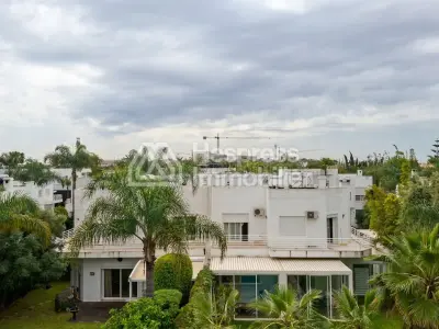 Villa 1061 m² 8 chambres plein sud calme