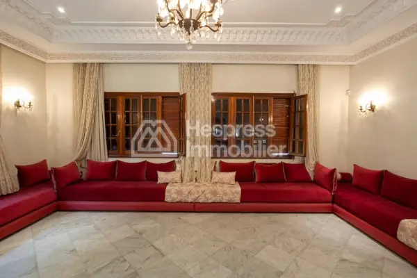 Villa 1061 m² 8 chambres plein sud calme