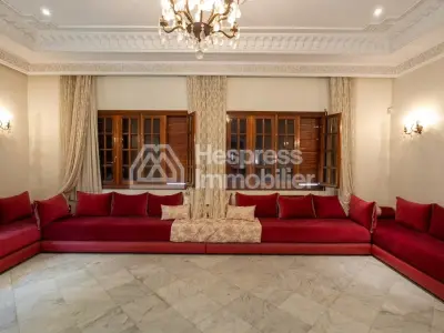 Villa 1061 m² 8 chambres plein sud calme