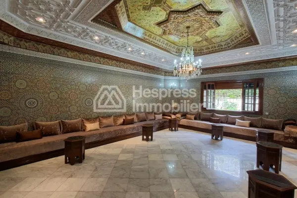 Villa 1061 m² 8 chambres plein sud calme
