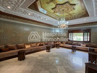 Villa 1061 m² 8 chambres plein sud calme