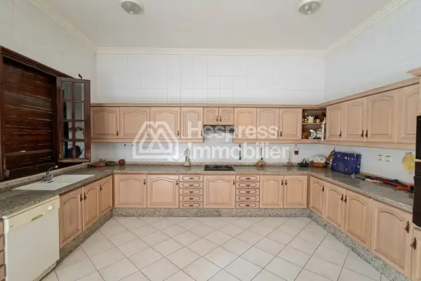 Villa 1061 m² 8 chambres plein sud calme