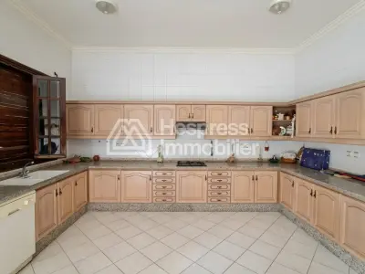 Villa 1061 m² 8 chambres plein sud calme
