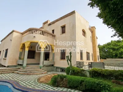 Villa 1061 m² 8 chambres plein sud calme