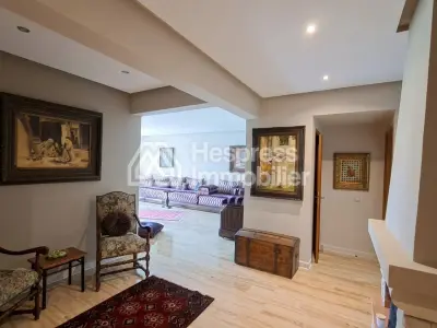 Furnished 3-bedroom apartment, 140 m²