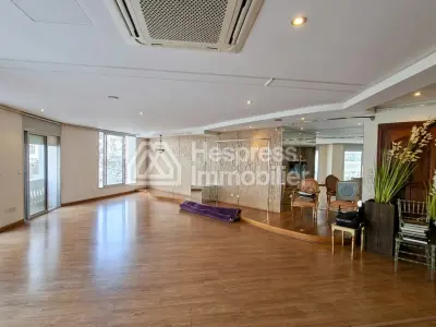 Local double vitrine 260 m² proche Bd d'Anfa
