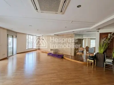 Local double vitrine 260 m² proche Bd d'Anfa