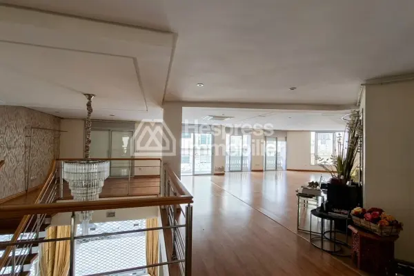 Local double vitrine 260 m² proche Bd d'Anfa