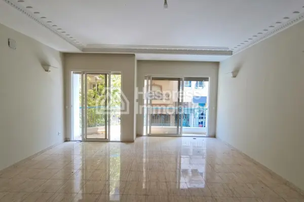 Apartment 168 m² 3 bedrooms renovated, south-facing