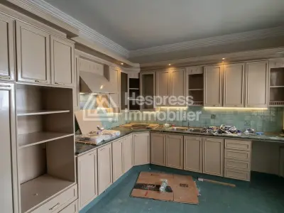 Apartment 168 m² 3 bedrooms renovated, south-facing