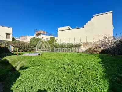 Villa 728 m² à raser grand jardin
