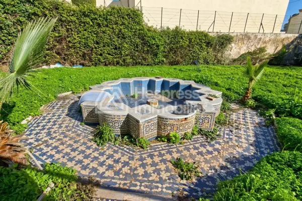 Villa 728 m² à raser grand jardin