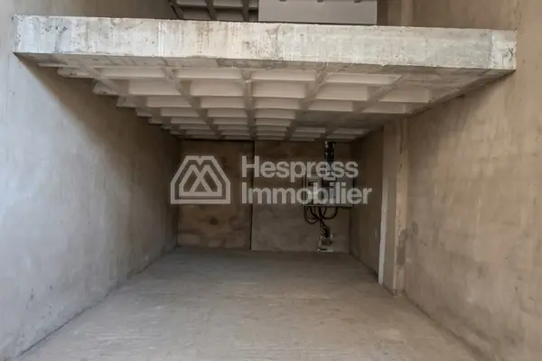 Local 72 m² proche Bd 9 Avril Palmiers