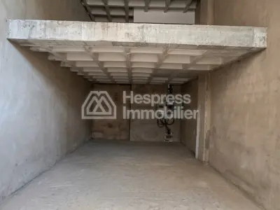 Local 72 m² proche Bd 9 Avril Palmiers