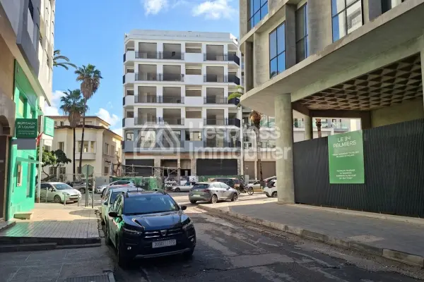Local 72 m² proche Bd 9 Avril Palmiers