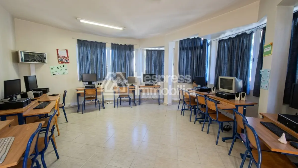 Immeuble 700 m² en zone immeuble R3