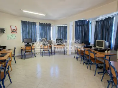 Immeuble 700 m² en zone immeuble R3