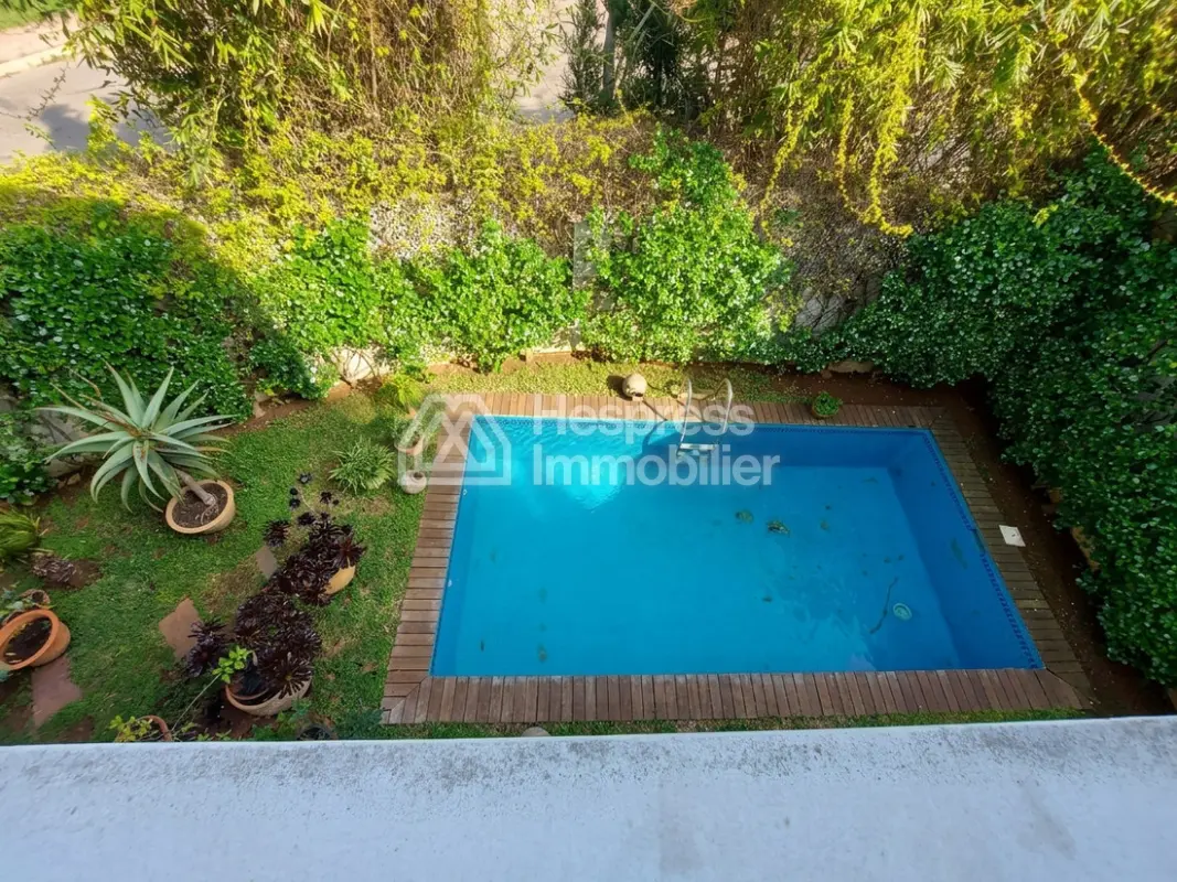 Villa 293 m² 3 usage bureau ou habitation