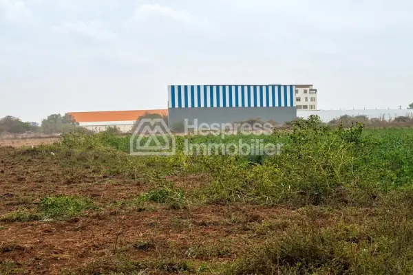 2.8 ha plot of land, LN3 zone, commercial space for 2 floors