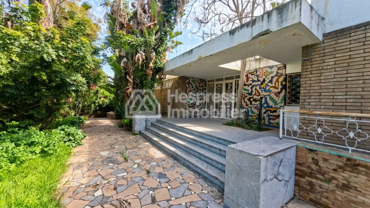 Villa 2108 m² à retaper plein sud calme