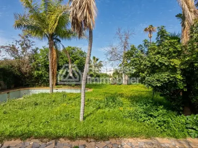 Villa 2108 m² à retaper plein sud calme