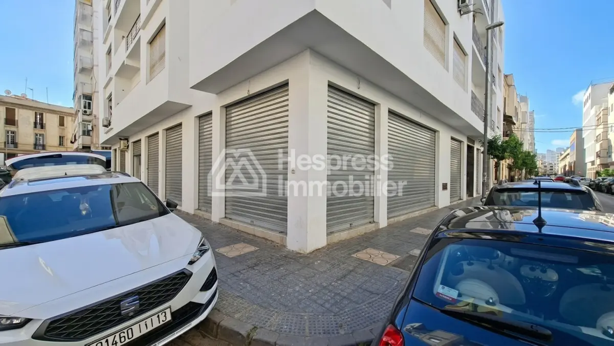Locaux commerciaux 45 et 48 m² double vitrine