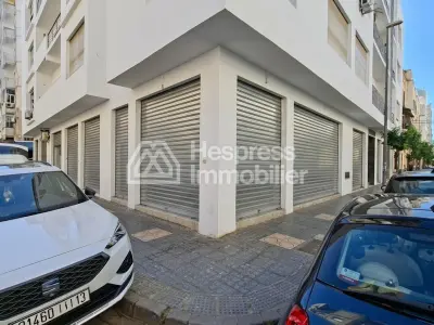 Locaux commerciaux 45 et 48 m² double vitrine