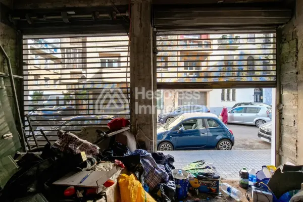 محلات تجارية بمساحة 45 و 48 مترًا مربعًا مع واجهات عرض مزدوجة