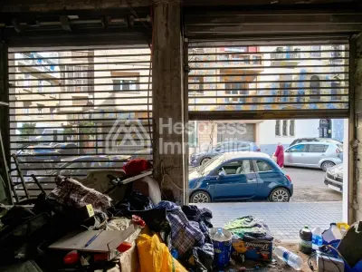 Locaux commerciaux 45 et 48 m² double vitrine