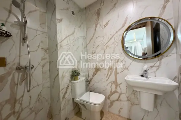 Appartement en vente à Guéliz. Surface totale 79 m². Bien meublé