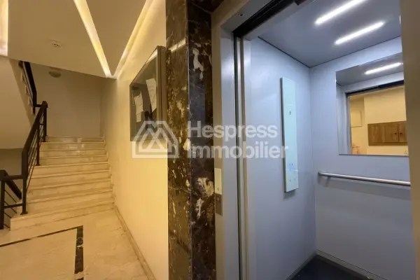 Appartement en vente à Guéliz. Surface totale 79 m². Bien meublé