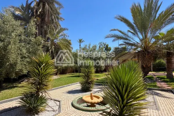 Magnifique villa à vendre à Ennakhil Palmeraie. 7 pièces confortables. Bien meublé