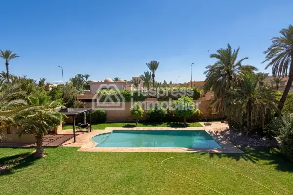 Magnifique villa à vendre à Ennakhil Palmeraie. 7 pièces confortables. Bien meublé