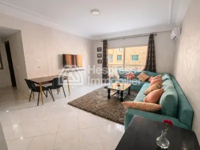 شقة للبيع في مخيم الغول. مساحة صغيرة، ٥٦ متر مربع. بدون مصعد، شرفة واسعة.