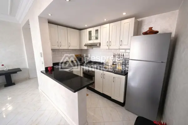 Appartement à vendre à Camp Al Ghoul. Petite surface 56 m². Pas d'ascenseur, grande terrasse