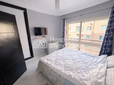 شقة للبيع في مخيم الغول. مساحة صغيرة، ٥٦ متر مربع. بدون مصعد، شرفة واسعة.