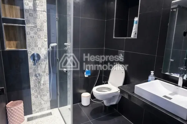 Appartement à vendre à Camp Al Ghoul. Petite surface 56 m². Pas d'ascenseur, grande terrasse