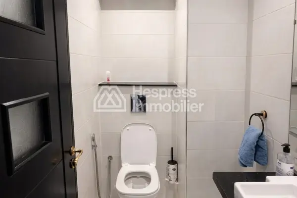 Appartement à vendre à Camp Al Ghoul. Petite surface 56 m². Pas d'ascenseur, grande terrasse