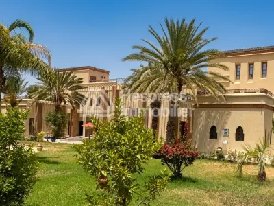 Find furnished prestige villa of 1300m2 on 14000 m2