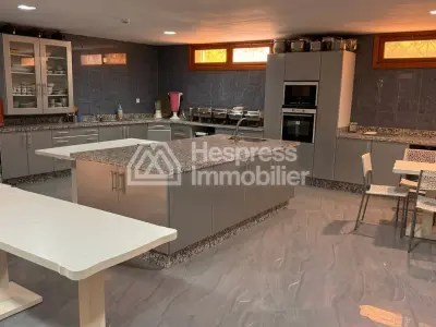 Find furnished prestige villa of 1300m2 on 14000 m2